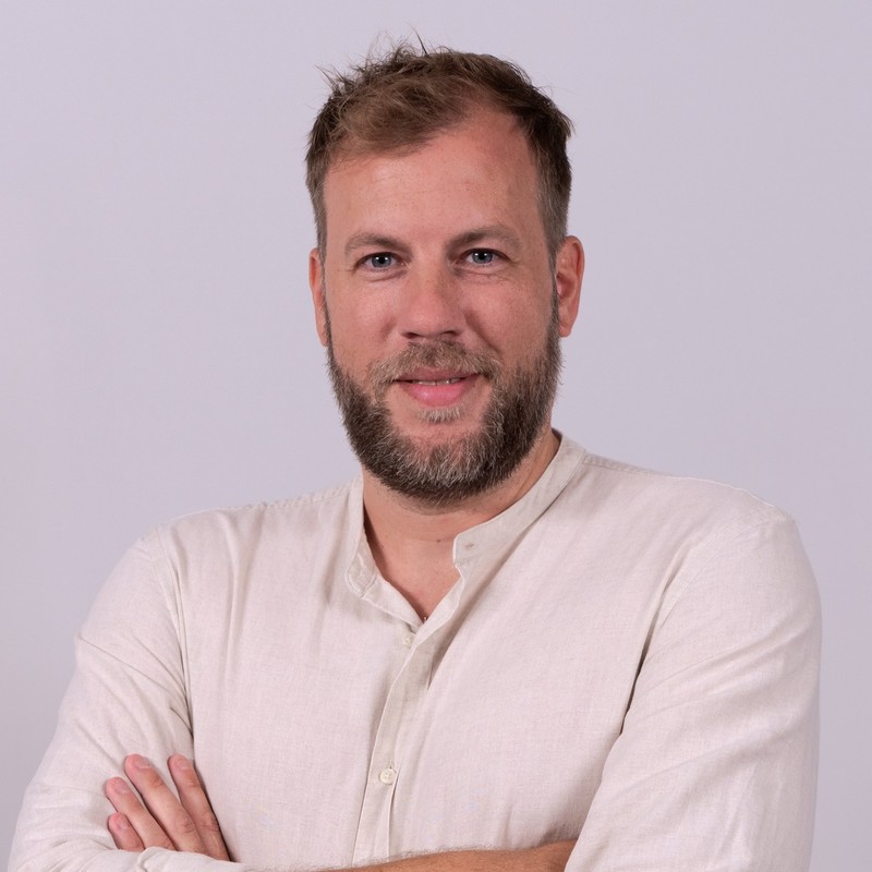 Shelli, Moderatorin der Spieleolympiade